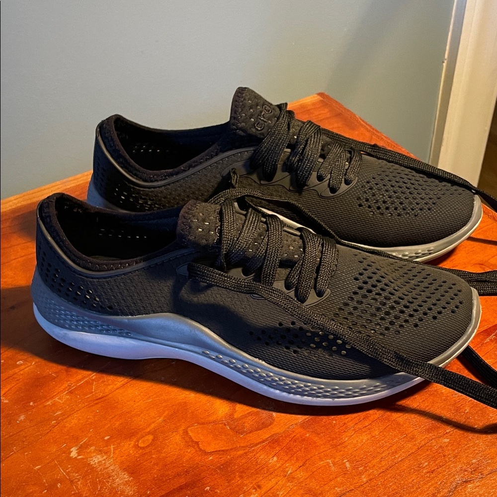 Black lite ride  Men's/ kids crocs size 4